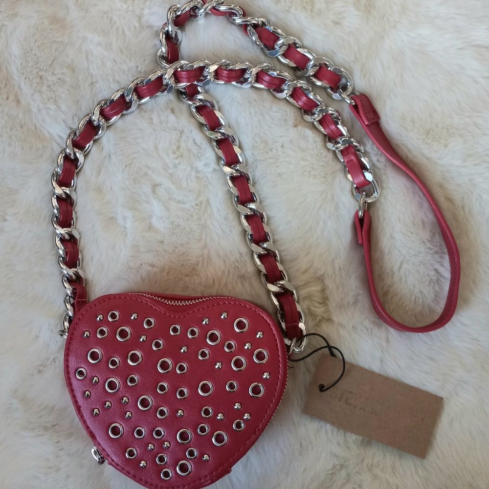 Steve Madden Chevy Red Crossbody Eyelet Chain Heart Handbag Purse Valentines Day